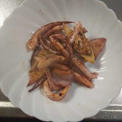 筍のレシピを探していたら、イカを一緒に炒めるこちらのレシピを見つけたので試してみました。筍だけよりボリュームアップで立派な一品になりました！
